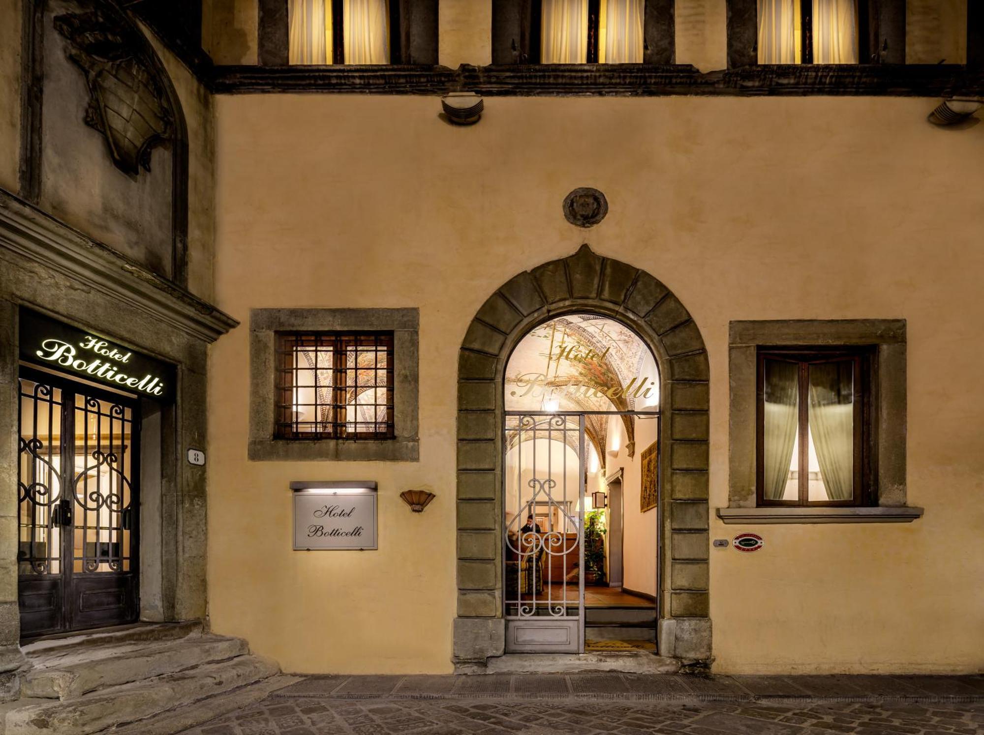 2 Smart Central Hotels In San Lorenzo Worth Booking