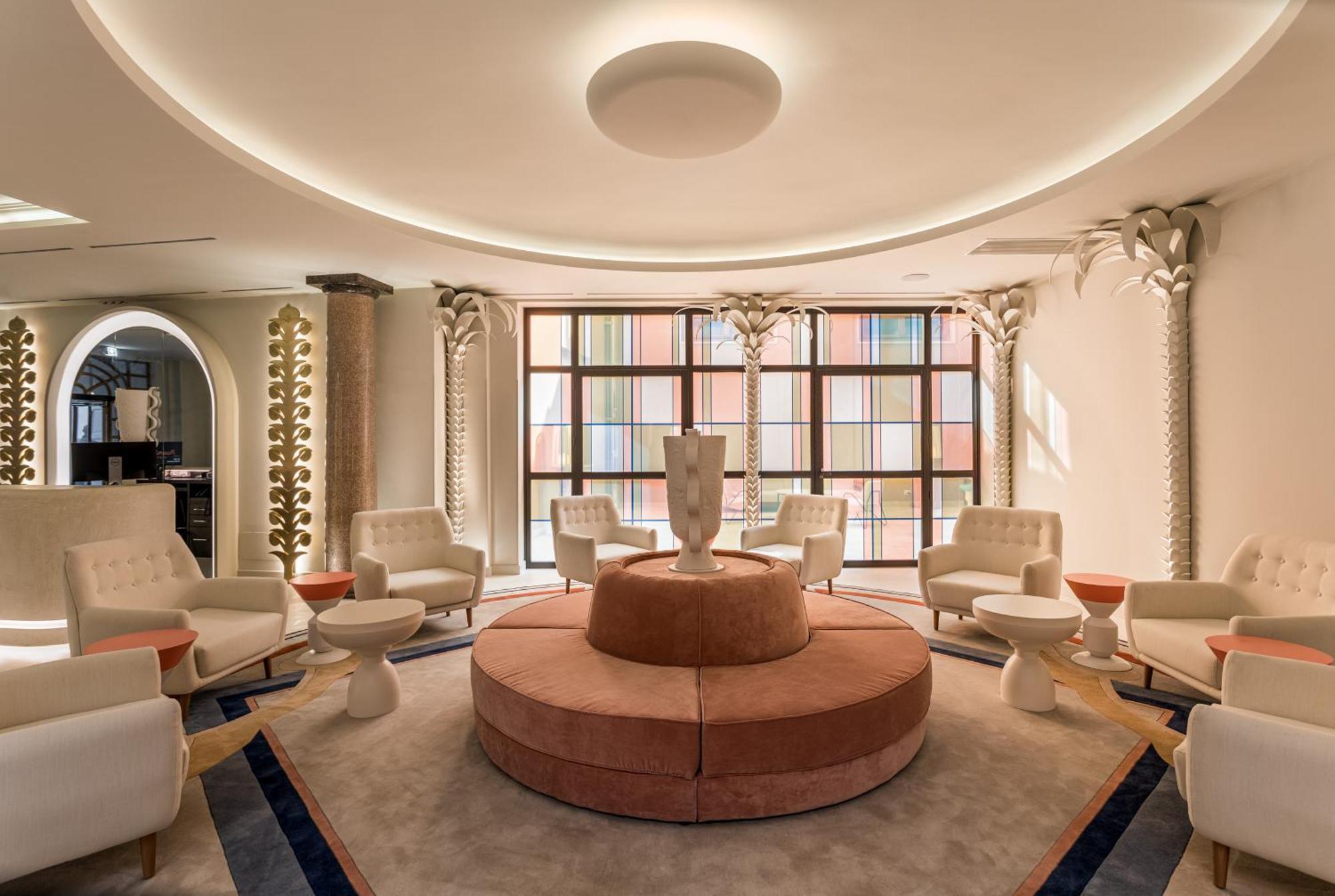 4 Family Hotels Near Fontana di Trevi That Deliver