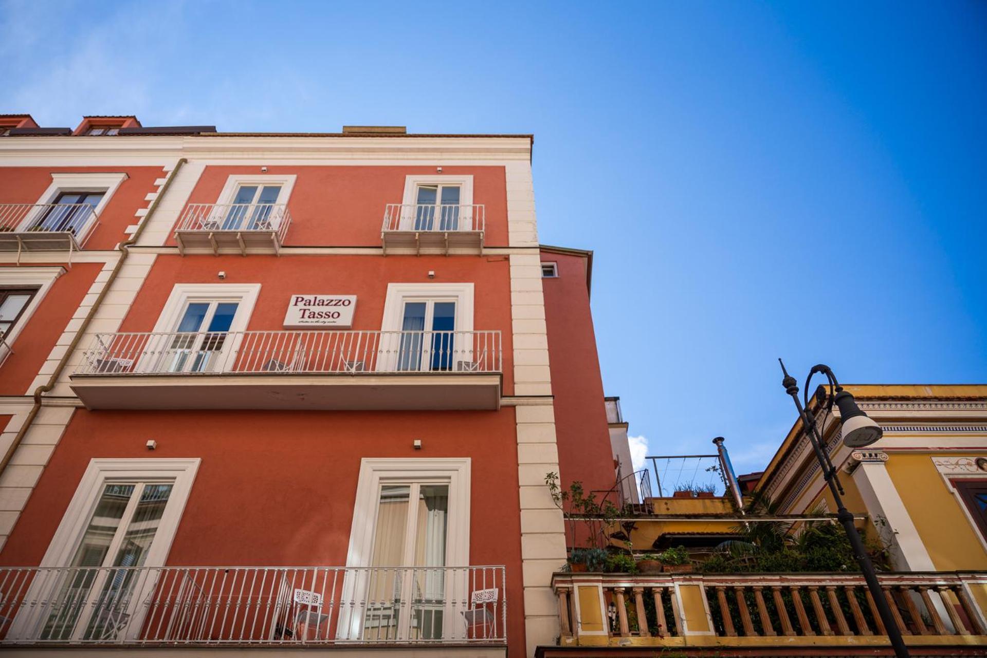 4 Historic Hotels in Sorrento City Centre That Deliver