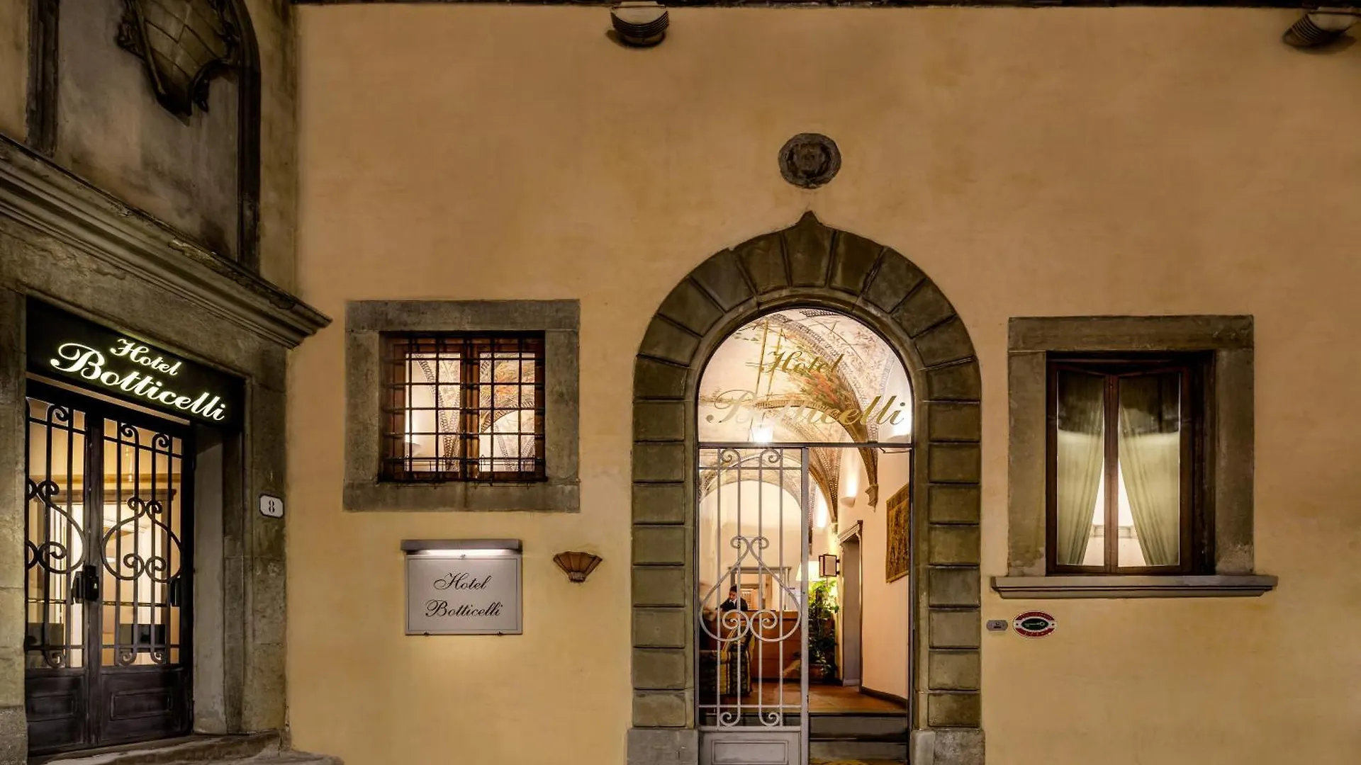 2 Smart Central Hotels In San Lorenzo Worth Booking