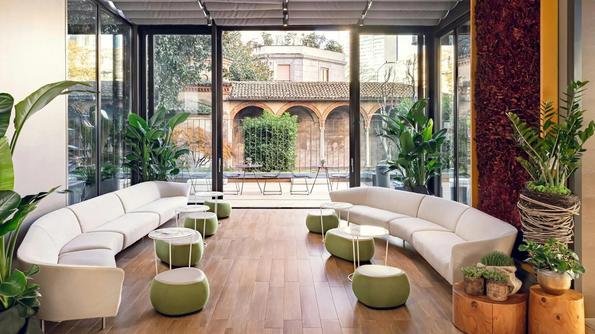 4 Starhotels in Moscova, Milan Worth Booking Now