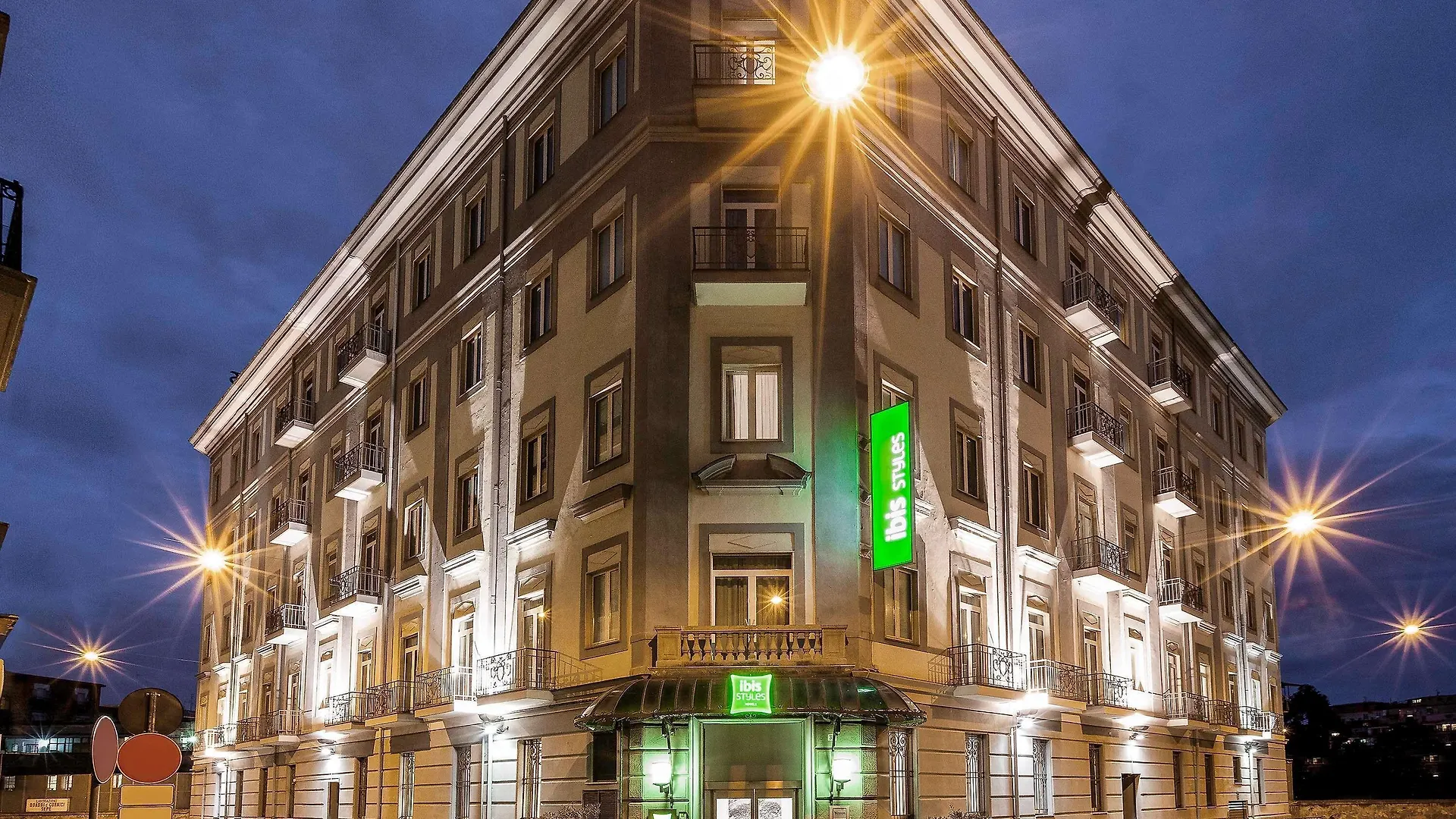 Where to Stay in Central Naples: 9 Hotels Near the Station