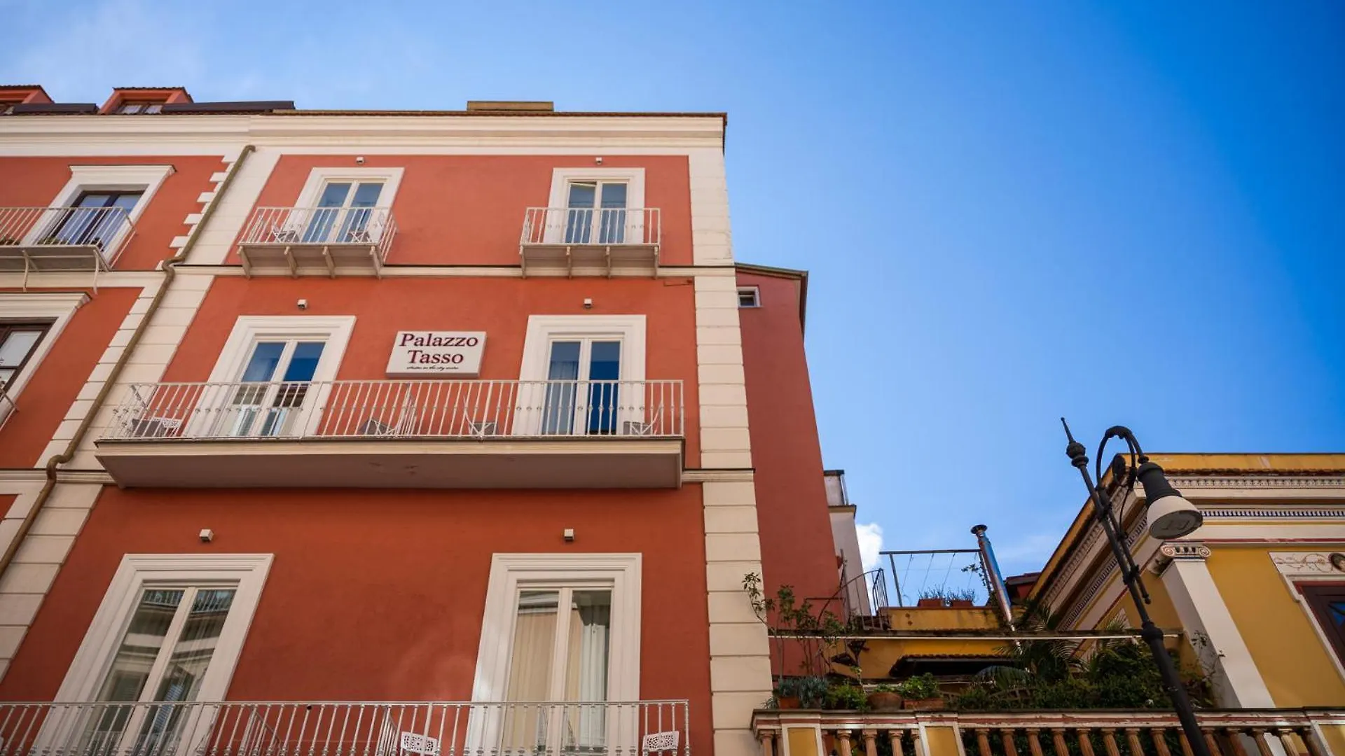 4 Historic Hotels in Sorrento City Centre That Deliver